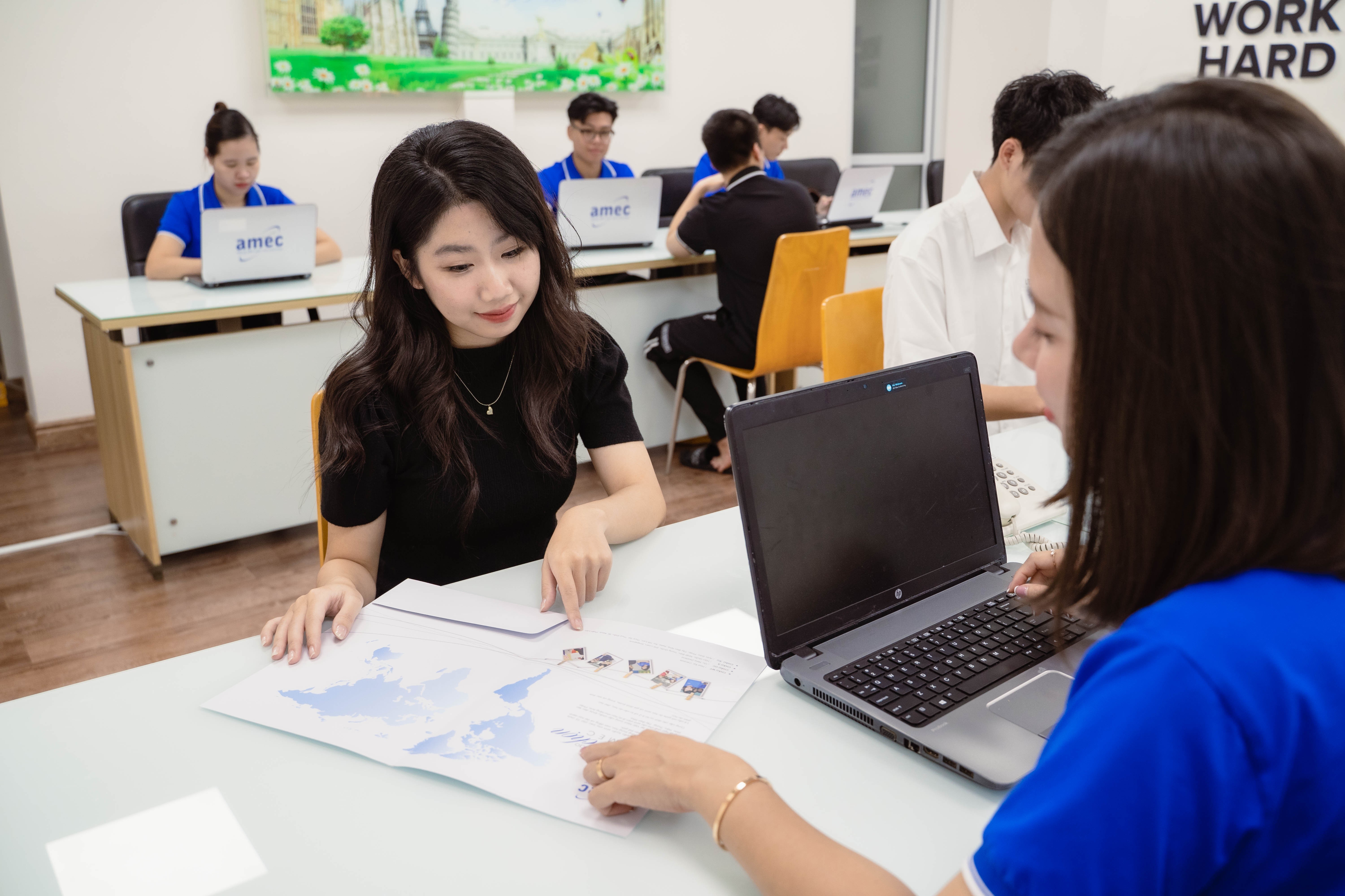 Cam kết chương trình rõ ràng, minh bạch AMEC đảm bảo học viên có hợp đồng đào tạo nghề và mức lương rõ ràng trước khi sang Đức. Học tập đúng ngành, đú