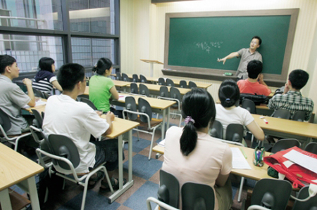 Nở rộ lò luyện thi mang phong cách Hàn tại Mỹ