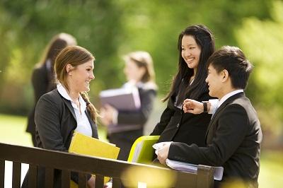 Du học Singapore qua góc nhìn cách ăn mặc người dân bản sứ