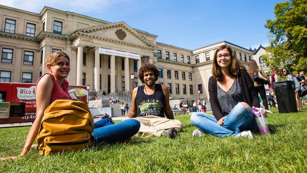 CHẠM TỚI GIẤC MƠ HỌC TẠI ĐẠI HỌC OTTAWA BẰNG TIẾNG PHÁP